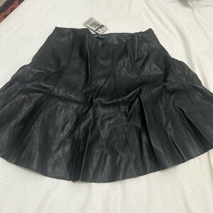 Leather pleat skirt